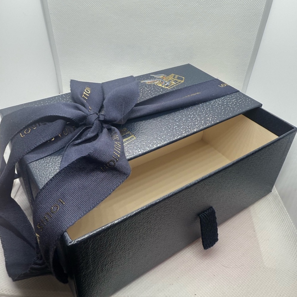 Louis Vuitton Dark Blue Box with Gold Accents - Picture 2 of 3
